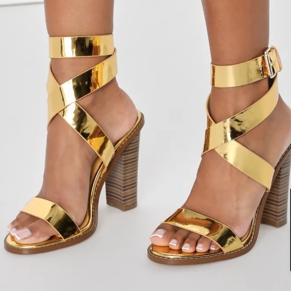 Venus Gold Ankle strap heels size 7 NWT - Picture 1 of 4